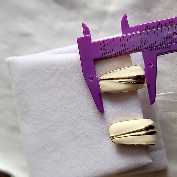 Vintage Ivory Enamel Earrings Gold Tone Clip-on - Picture 7 of 11